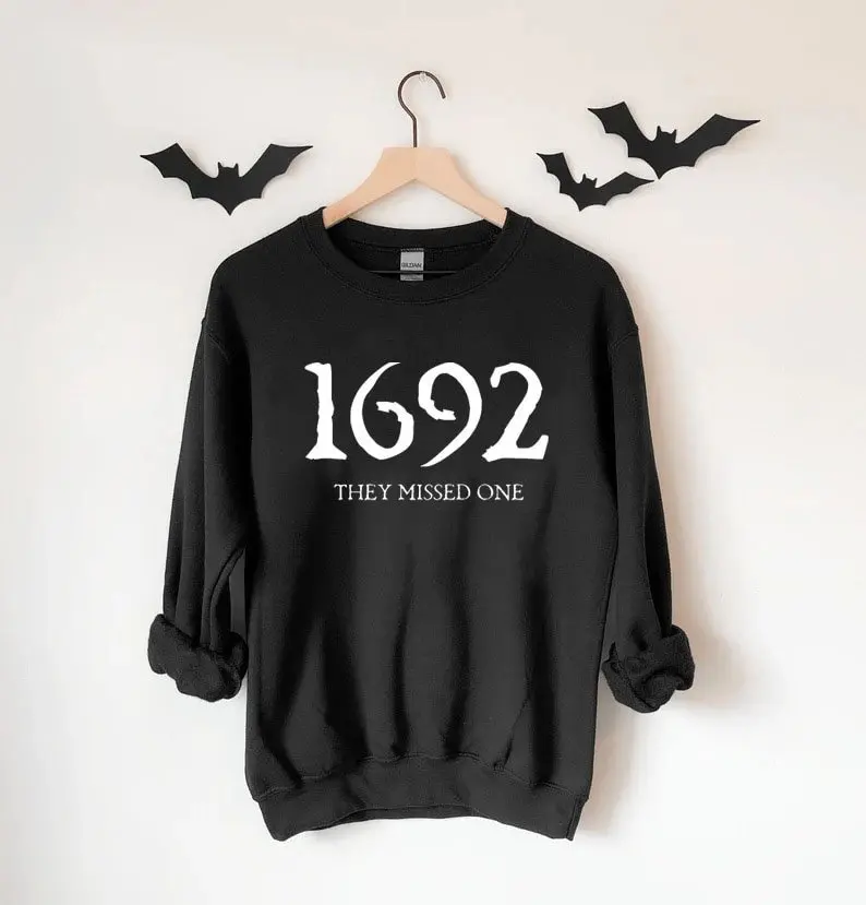 1692 Они пропустили одну толстовку Salem Witch Trials Толстовка с круглым вырезом Y2K Salem Massachusetts Witch Trials Рубашка Женская одежда