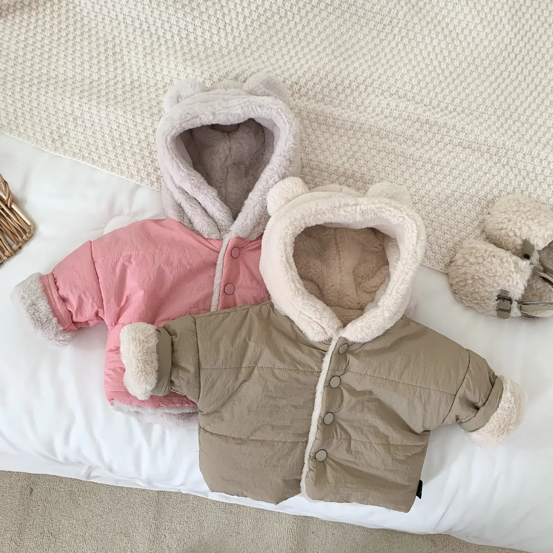 Детская одежда 2023 Пальто в корейском стиле Мальчики и девочки Нейтральный толстый однотонный теплый повседневный пальто с капюшоном Осенне-зимнее повседневное пальто