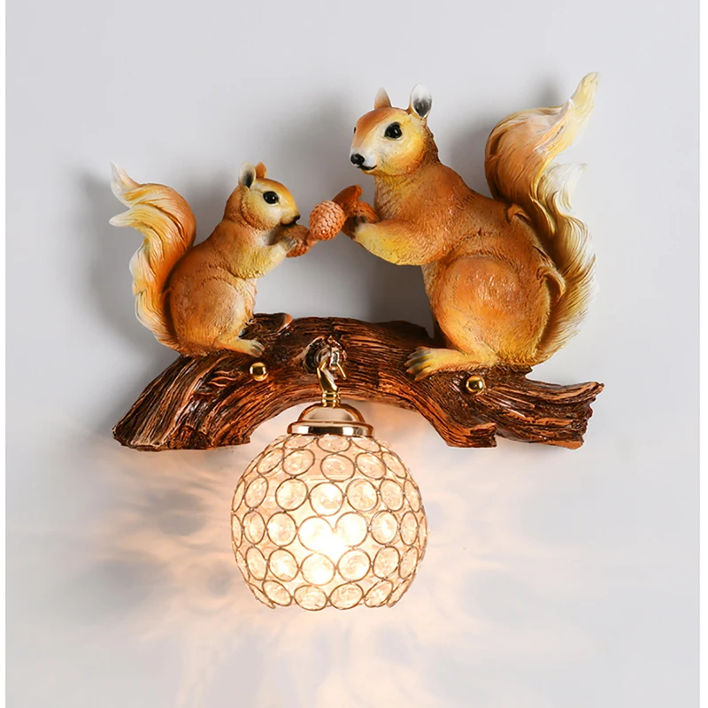 Изысканный светодиодный декоративный настенный светильник Креативный дизайн Смола Белка Свет Mordern Luxury Art Decor Animal Lighting для гостиной