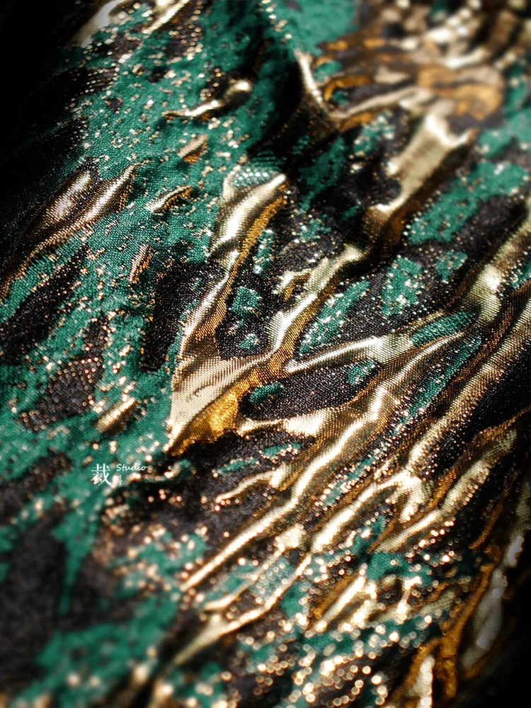 Ширина ткани145 см x 50 см Средневековая темно-зеленая золотая текстура Блестящий жаккард Креативное платье своими руками Верхнее пальто Весна и лето Одежда